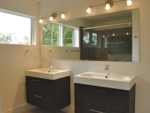 Sieninė vonios kambario spintelė ir praustuvas - rekomendacijos jūsų pasirinkimui