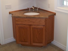 Væghængt hjørneskab vaskeskab