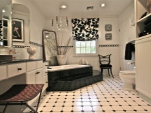 Valkoinen ja musta kylpyhuoneen sisustus yhdistettynä wc:hen.