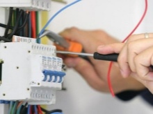 Installation d'un boîtier à fusibles et d'un disjoncteur différentiel pour la prise du lave-linge de la salle de bains