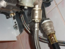 Installation eines Wasseranschlusses an einer Gaspumpanlage