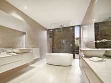 rymligt badrum design