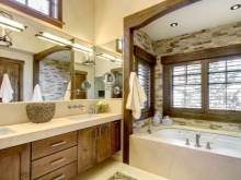 beige och brunt badrum design