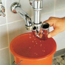 Почистване на сифона за миризми