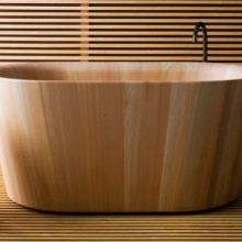 Vasca da bagno piccola in legno