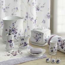 Kiegészítők a lila fürdőszobához