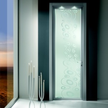 Sandblästrade dörrar i badrummet