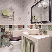 Combinați tonurile de baie gri cu alte culori