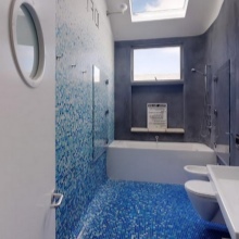 Modri odtenki v navtični kopalnici