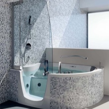 Kombinacija okrogle kadi in prhe