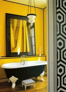 Badkar i gjutjärn med svart ytterhölje