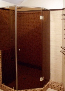 Individuell zugeschnittene Duschabtrennung