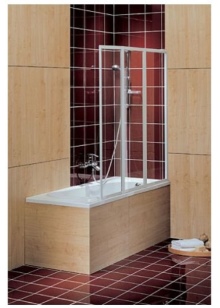 Paroi de salle de bains encadrée