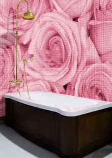 Kombinacija rožnatih sten z rjavo kopeljo