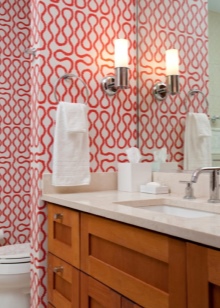 Red and white wallpaper in the bathroom