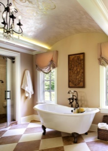 Paintings and curtains - Provencal bathroom