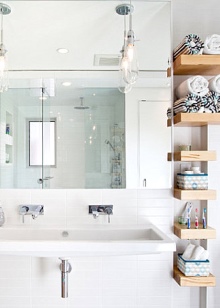 Accesorios colocados inteligentemente en el baño