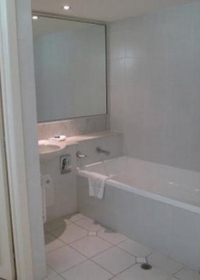 Magnifying with a mirror of a small bathroom