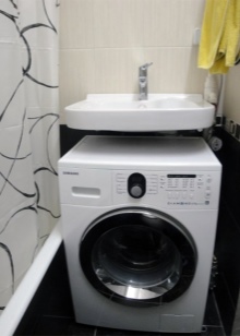 Lavatrice sotto il lavandino