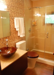 Il design di un piccolo bagno in camera 