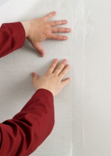 Tapetų klijai ant sienos