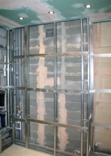 Metallirunko kipsilevyjen asentamiseen kylpyhuoneessa