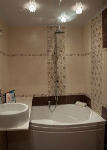 Декоративни плочки по стените на банята