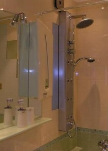 Душ панел във ваната