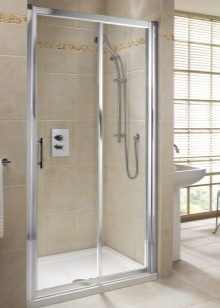 Sprchový kout s nízkou čtvercovou sprchovou vaničkou