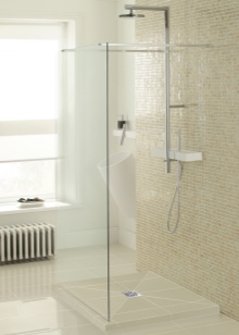 Sprchový kout s nízkou čtvercovou sprchovou vaničkou