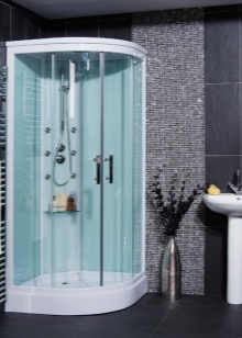 Καμπίνα ντους σε ένα μικρό μπάνιο