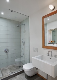 Καμπίνα ντους σε μικρό μπάνιο