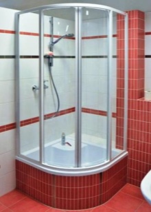 Καμπίνα ντους σε ένα μικρό μπάνιο