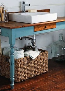 Λεκάνη κονσόλας με ξύλινα πόδια