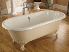 Hur man installerar det fotdrivna badkaret: hemligheterna för korrekt montering