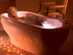 Bakgrundsbelyst badkar: kromoterapi hemma