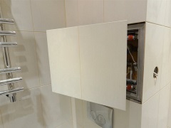 O trapă de revizie sub gresie - acces ascuns la comunicații