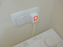 Pesumasina pistikupesa vannitoas