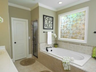 PVC vannas istabas durvis