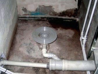 Duschverrohrung für den Einbau der Duschwanne