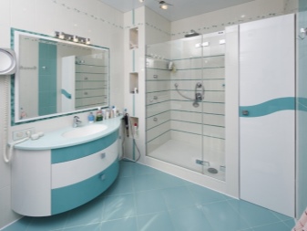 Mēbeļu un vannas istabas apdares kombinācija