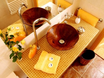 Mēbeles kā akcents vannas istabā.