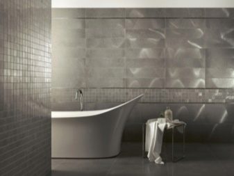 Metalliset kylpyhuoneen seinät