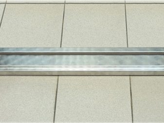 Aluminum threshold in the bathroom