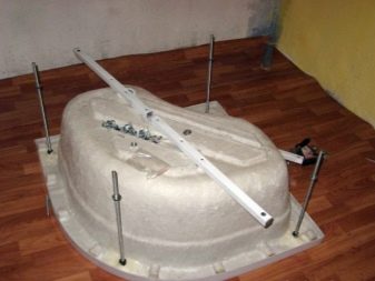 Įleidžiama vonia prieš montavimą