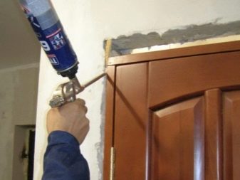 Täitke lüngad paigaldusvahuga