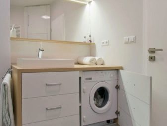 Eingebaute Waschmaschine im Badezimmer