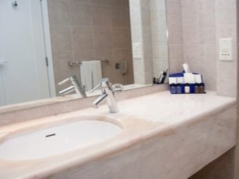 Kylpyhuoneen pistorasiat