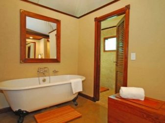 Maalattu kylpyhuoneen seinät