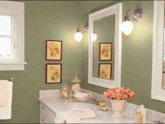 Valitsemalla laatoitettu tai maalattu kylpyhuoneen seinäpäällysteet